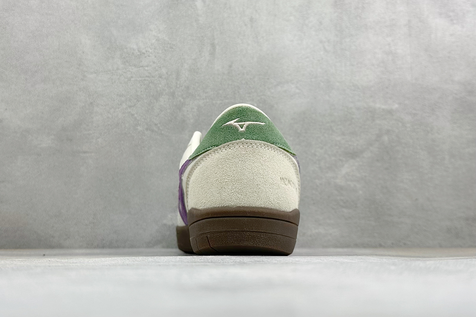 Mizuno美津浓 CT CLUB 舒适百搭 做旧设计 德训薄底低帮休闲鞋 沿袭MIZUNO经典薄底跑鞋廓形全新年轻化鞋 Mizuno美津浓 CT CLUB 舒适百搭 做旧设计 德训薄底低帮休闲鞋 沿袭MIZUNO经典薄底跑鞋廓形全新年轻化鞋