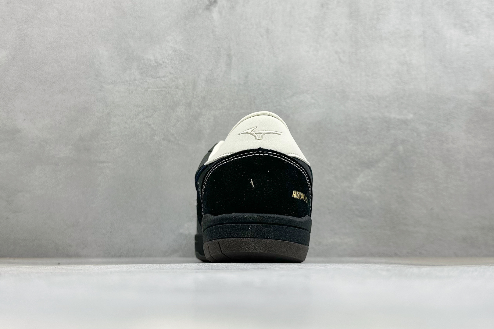 Mizuno美津浓 CT CLUB 舒适百搭 做旧设计 德训薄底低帮休闲鞋 沿袭MIZUNO经典薄底跑鞋廓形全新年轻化鞋 Mizuno美津浓 CT CLUB 舒适百搭 做旧设计 德训薄底低帮休闲鞋 沿袭MIZUNO经典薄底跑鞋廓形全新年轻化鞋