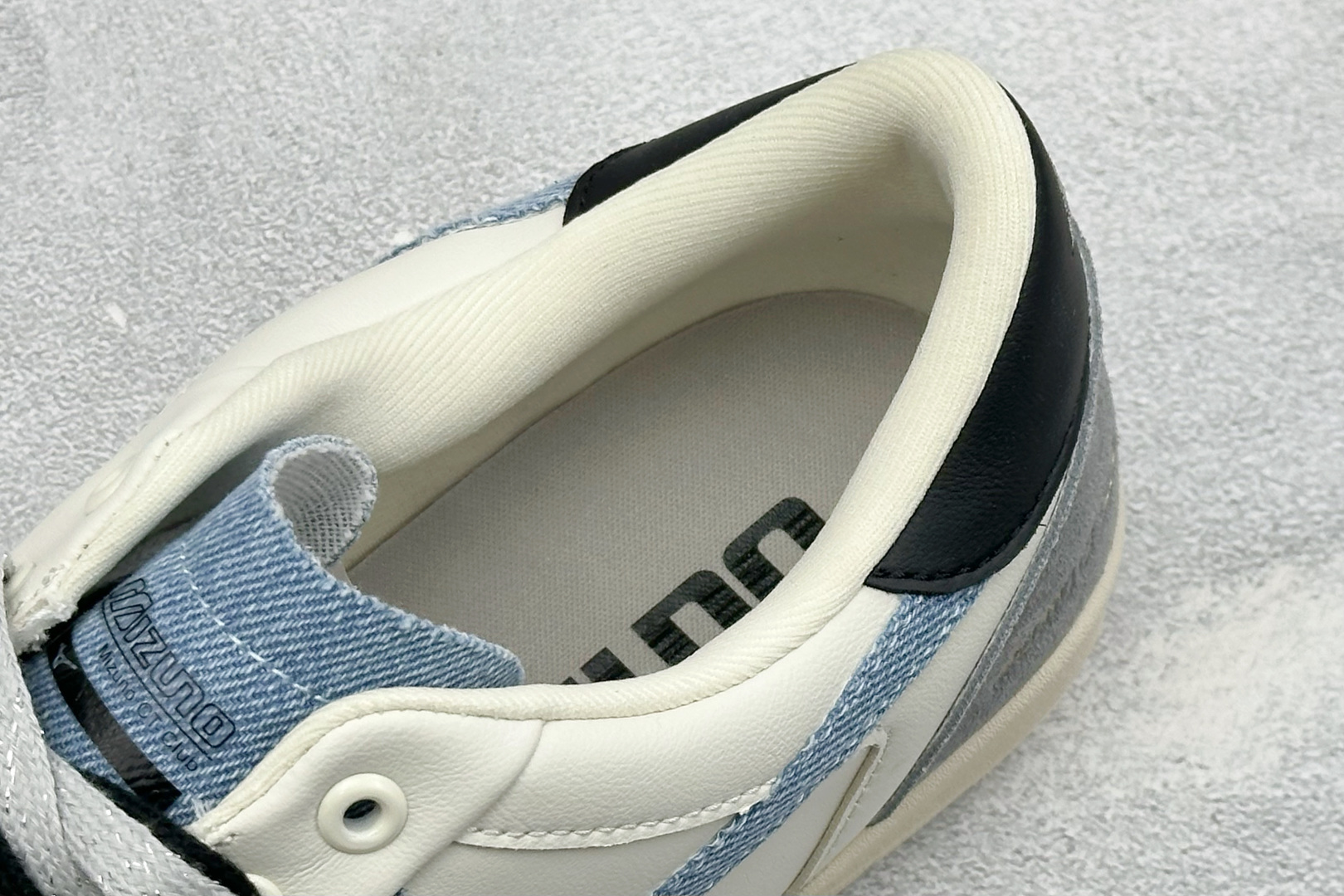 Mizuno美津浓 CT CLUB 舒适百搭 做旧设计 德训薄底低帮休闲鞋 沿袭MIZUNO经典薄底跑鞋廓形全新年轻化鞋 Mizuno美津浓 CT CLUB 舒适百搭 做旧设计 德训薄底低帮休闲鞋 沿袭MIZUNO经典薄底跑鞋廓形全新年轻化鞋