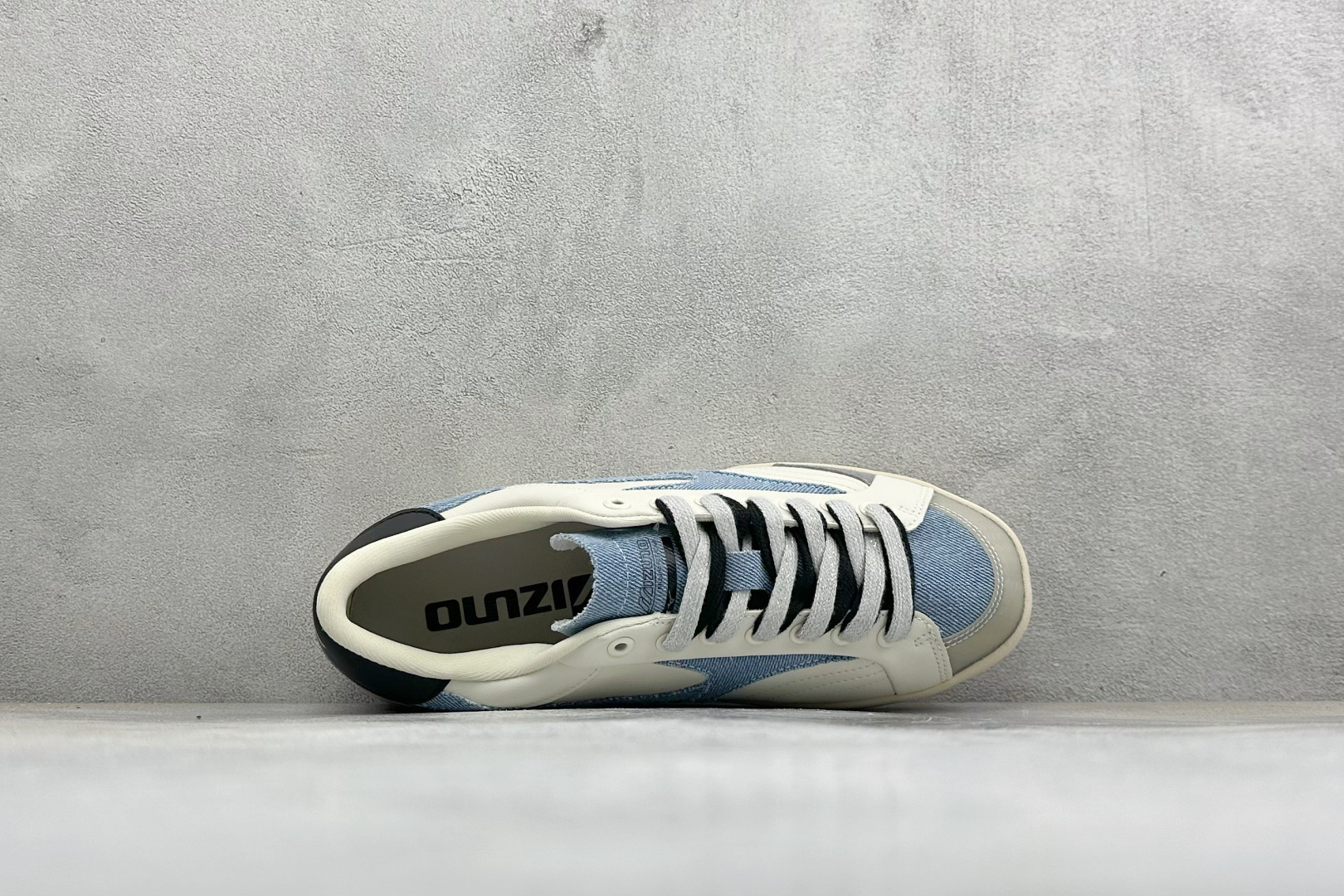 Mizuno美津浓 CT CLUB 舒适百搭 做旧设计 德训薄底低帮休闲鞋 沿袭MIZUNO经典薄底跑鞋廓形全新年轻化鞋 Mizuno美津浓 CT CLUB 舒适百搭 做旧设计 德训薄底低帮休闲鞋 沿袭MIZUNO经典薄底跑鞋廓形全新年轻化鞋