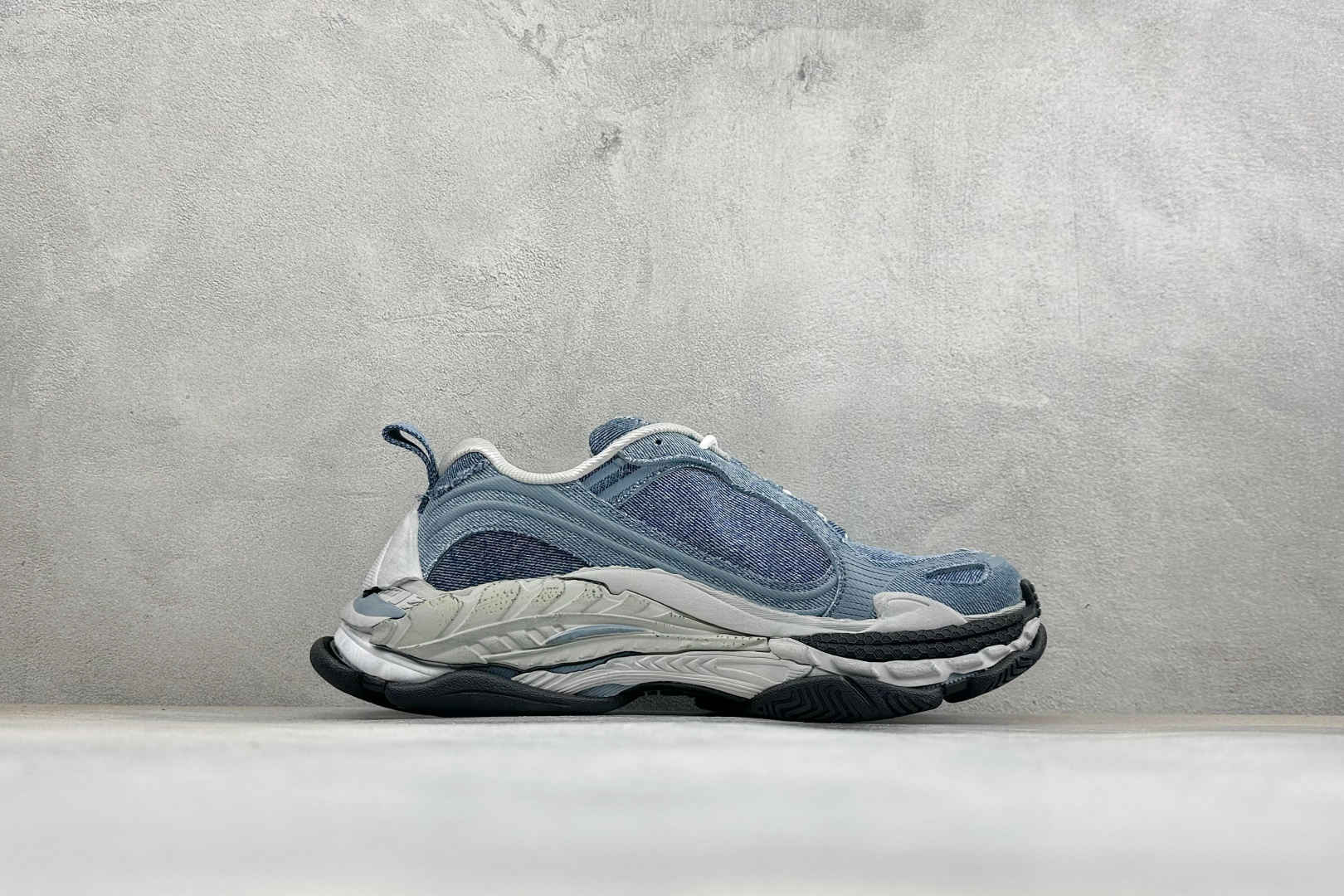 OK版Balenciaga 巴黎世家 二十四代 Triple S .2Gradient 厚底系带低帮老爹鞋 货号：-WT