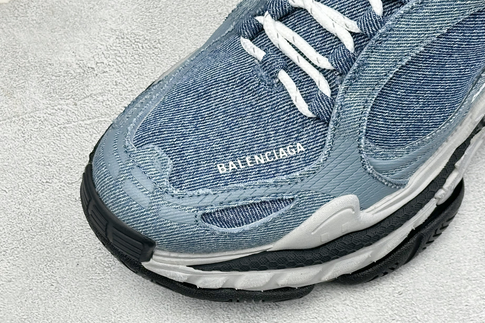 OK版Balenciaga 巴黎世家 二十四代 Triple S .2Gradient 厚底系带低帮老爹鞋 货号：-WT