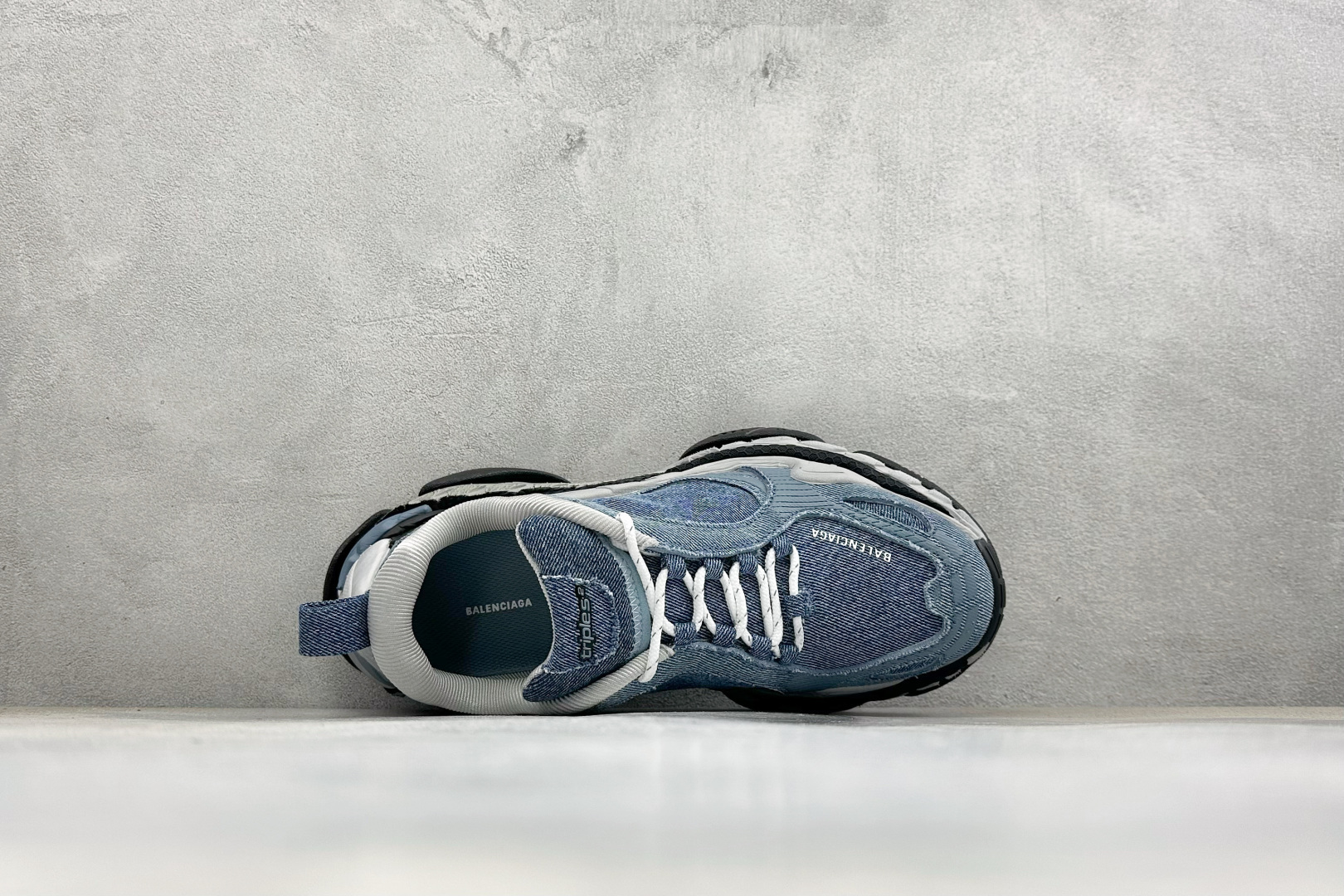 OK版Balenciaga 巴黎世家 二十四代 Triple S .2Gradient 厚底系带低帮老爹鞋 货号：-WT