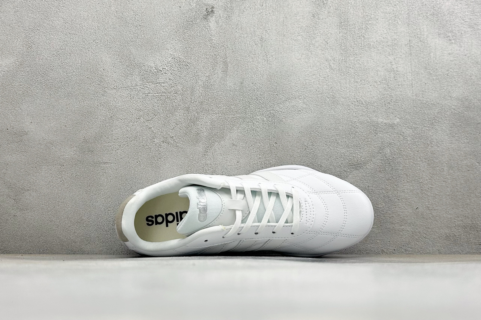 DZ版Adidas Adipista Trainers 防滑耐磨休闲鞋 货号 :HQ9161 尺码:36 36.5 37 DZ版Adidas Adipista Trainers 防滑耐磨休闲鞋 货号 :HQ9161 尺码:36 36.5 37