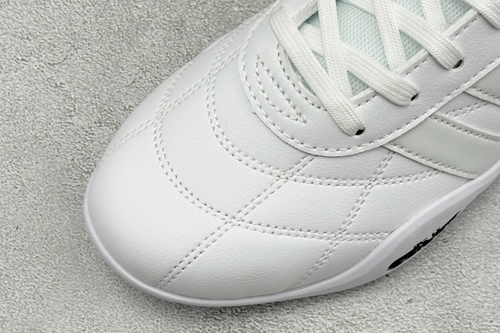 DZ版Adidas Adipista Trainers 防滑耐磨休闲鞋 货号 :HQ9161 尺码:36 36.5 37 DZ版Adidas Adipista Trainers 防滑耐磨休闲鞋 货号 :HQ9161 尺码:36 36.5 37