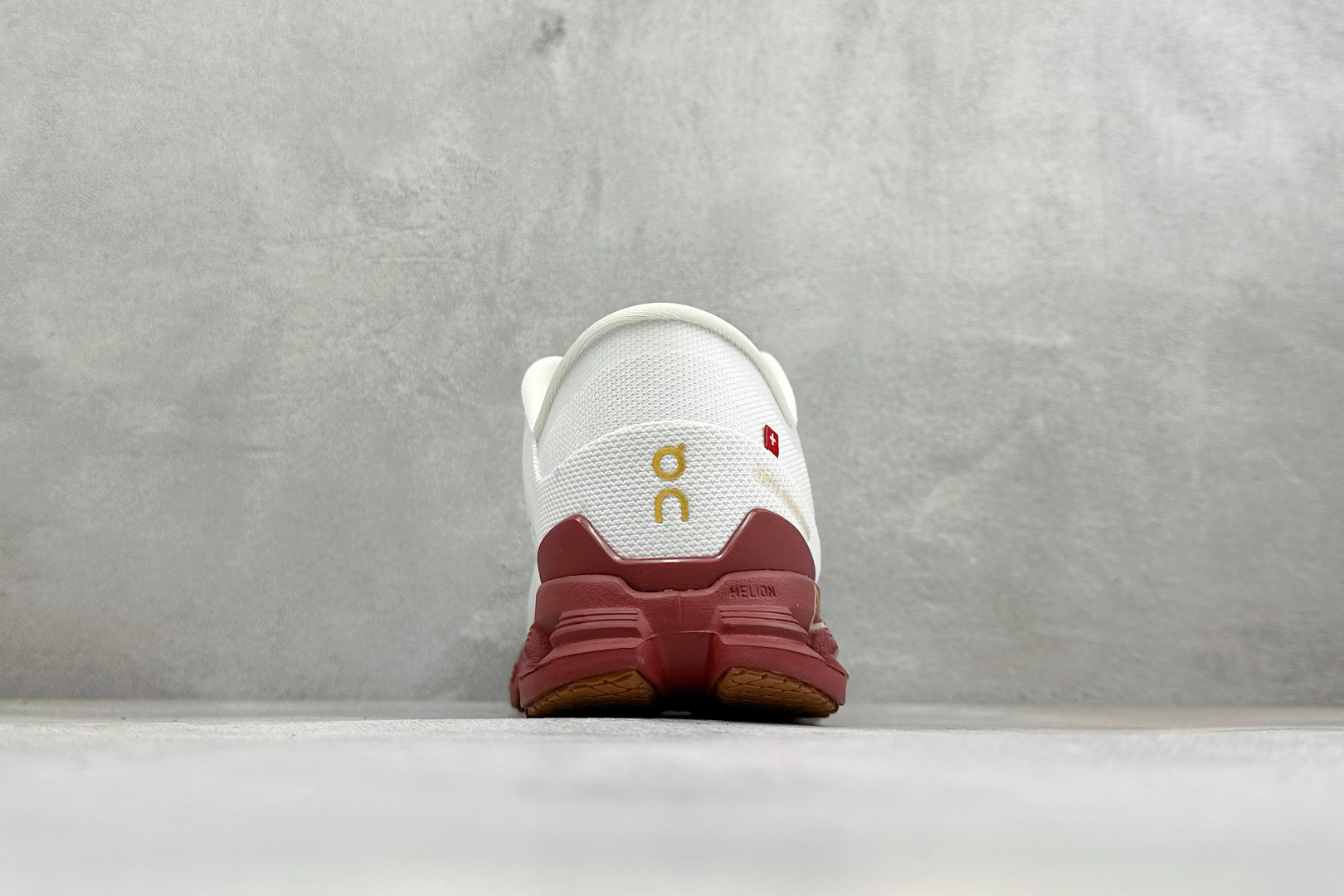 终端放店 ZC版On昂跑 Cloud X 4 系列低帮轻量舒适多功能休闲运动鞋 采用工程飞织网布组合再生聚酯纤维鞋面材质