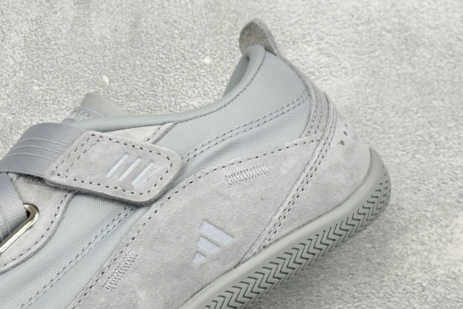 XH版Adidas Urban Reverie 阿迪舒适时尚魔术贴防滑耐磨生活休闲鞋 货号：KJ9091 尺码：36-4