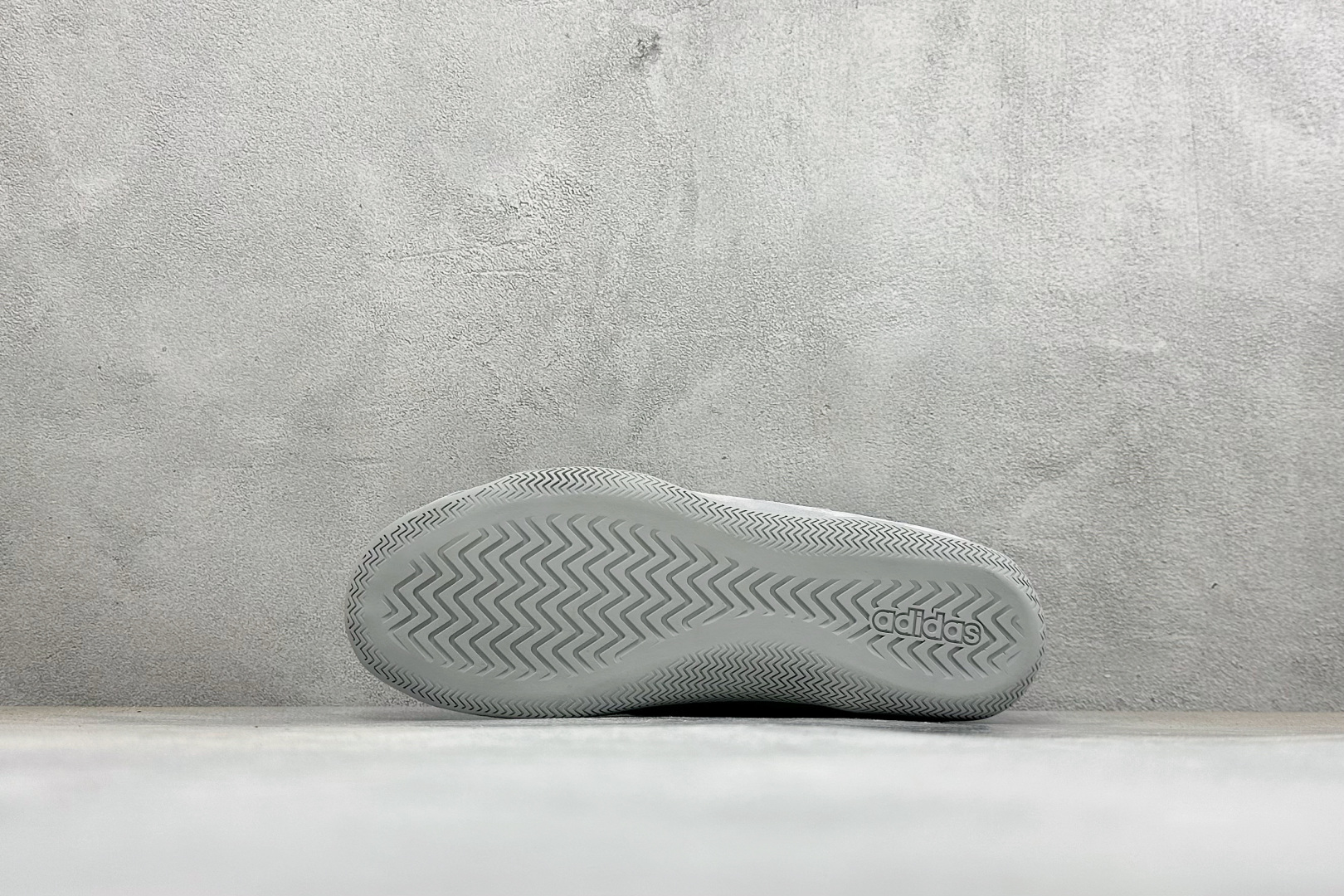 XH版Adidas Urban Reverie 阿迪舒适时尚魔术贴防滑耐磨生活休闲鞋 货号：KJ9091 尺码：36-4