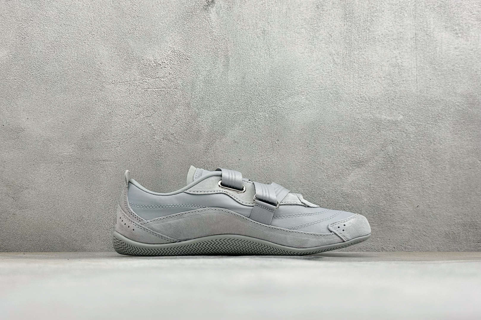 XH版Adidas Urban Reverie 阿迪舒适时尚魔术贴防滑耐磨生活休闲鞋 货号：KJ9091 尺码：36-4