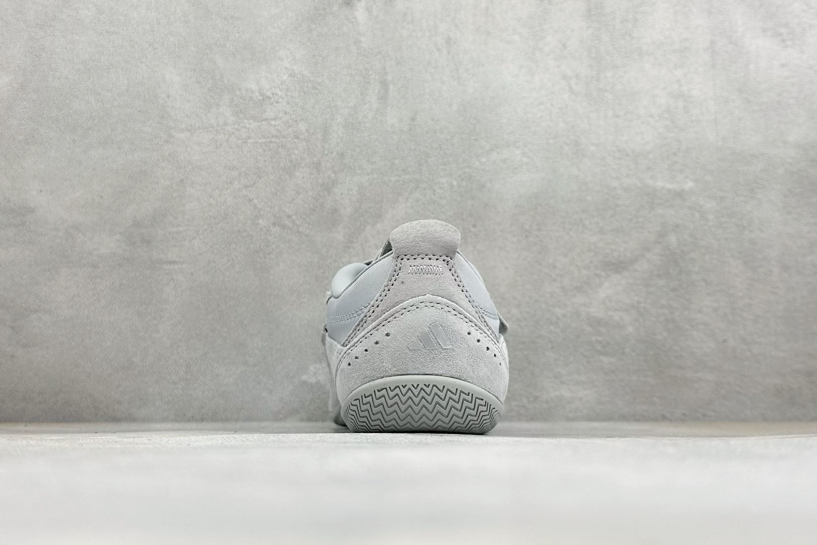XH版Adidas Urban Reverie 阿迪舒适时尚魔术贴防滑耐磨生活休闲鞋 货号：KJ9091 尺码：36-4