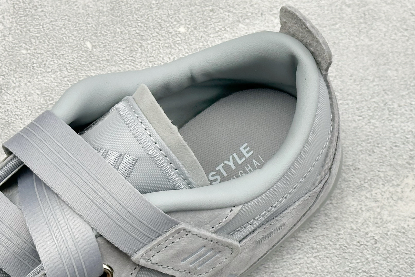 XH版Adidas Urban Reverie 阿迪舒适时尚魔术贴防滑耐磨生活休闲鞋 货号：KJ9091 尺码：36-4