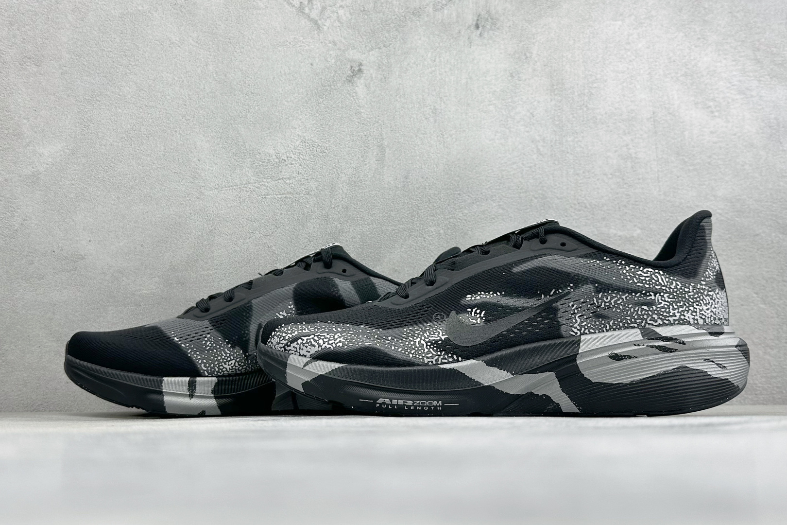 Nike Air Zoom Pegasus 42 网面透气轻便耐磨跑鞋 货号：IQ3928-001 尺码：39-48.5