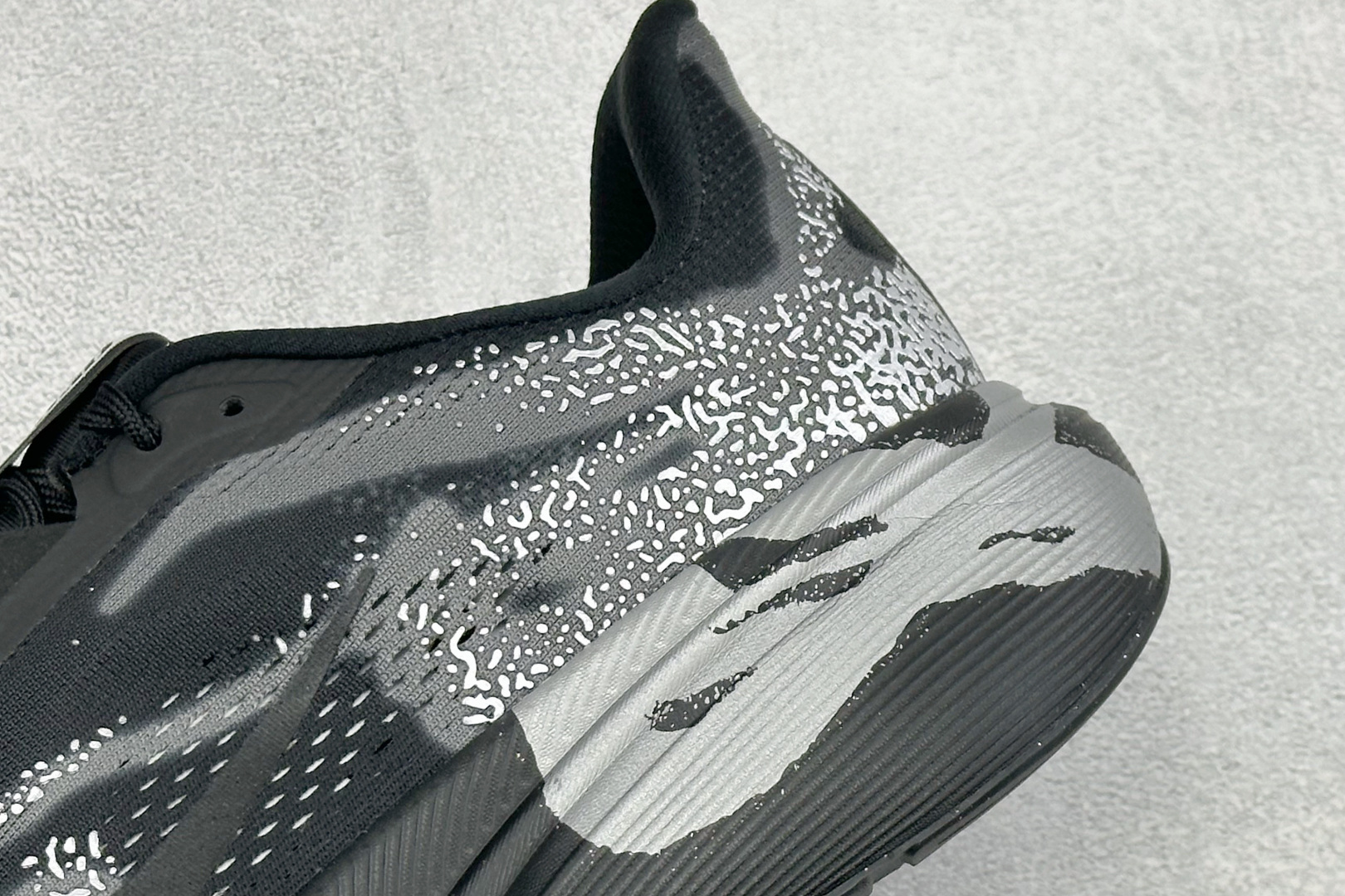 Nike Air Zoom Pegasus 42 网面透气轻便耐磨跑鞋 货号：IQ3928-001 尺码：39-48.5