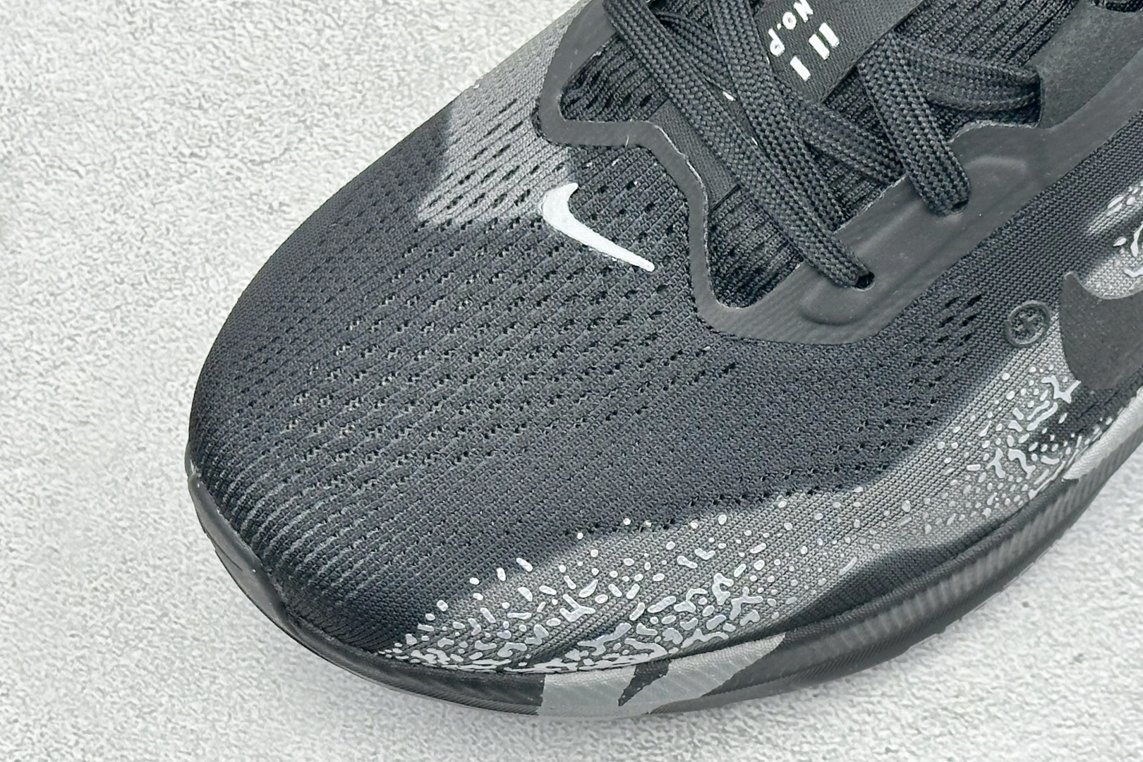 Nike Air Zoom Pegasus 42 网面透气轻便耐磨跑鞋 货号：IQ3928-001 尺码：39-48.5