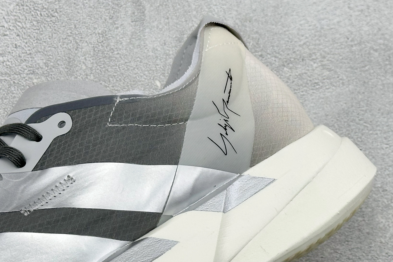 Adidas Adizero Adios 4 M 阿迪透气轻盈低帮跑步鞋 货号：KZ9045 尺码：39 40 40.5