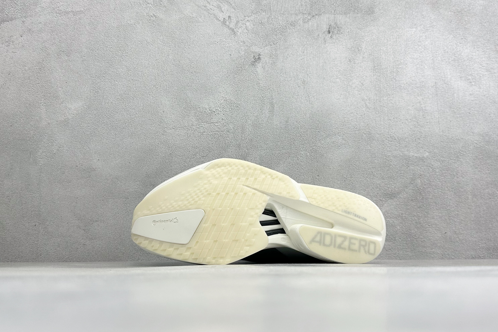 Adidas Adizero Adios 4 M 阿迪透气轻盈低帮跑步鞋 货号：KZ9045 尺码：39 40 40.5