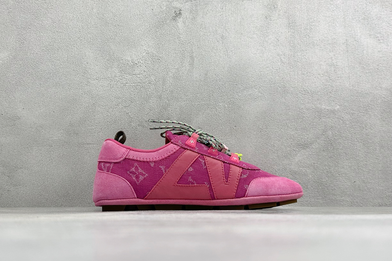 LOUIS VUITTON lv Sneakerina 2026 早春发布新款德训鞋芭蕾舞鞋 采用 Sacchetto LOUIS VUITTON lv Sneakerina 2026 早春发布新款德训鞋芭蕾舞鞋 采用 Sacchetto