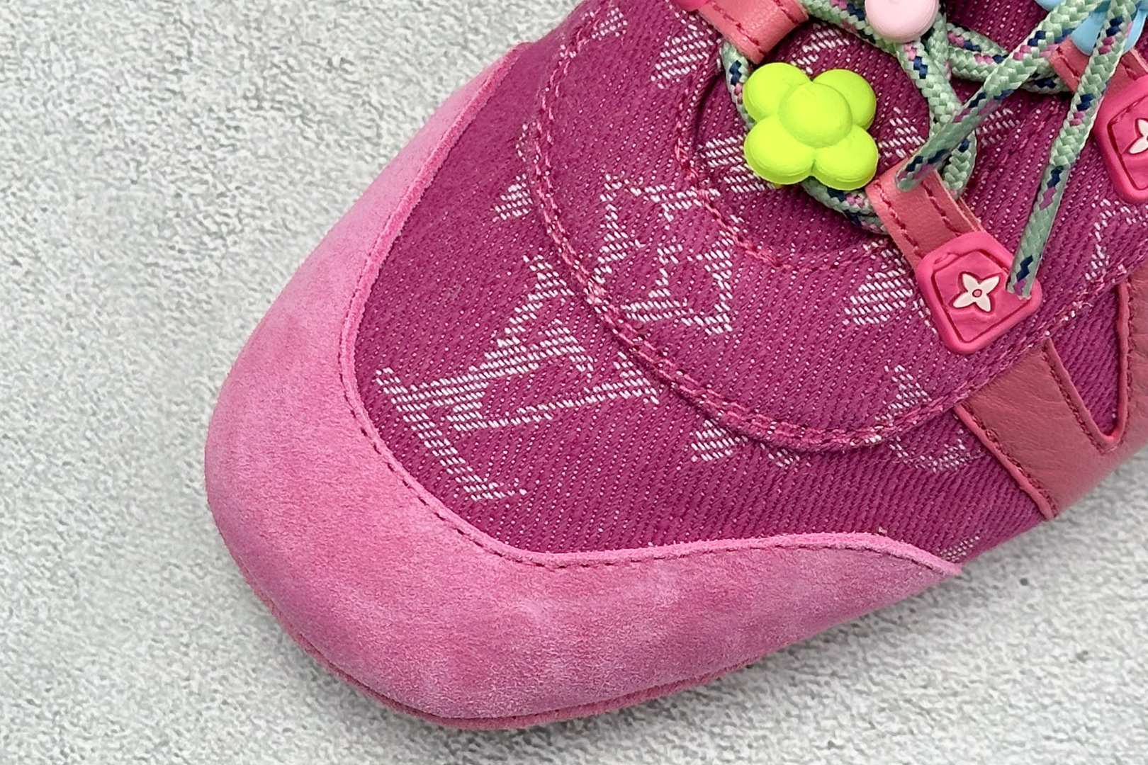 LOUIS VUITTON lv Sneakerina 2026 早春发布新款德训鞋芭蕾舞鞋 采用 Sacchetto LOUIS VUITTON lv Sneakerina 2026 早春发布新款德训鞋芭蕾舞鞋 采用 Sacchetto