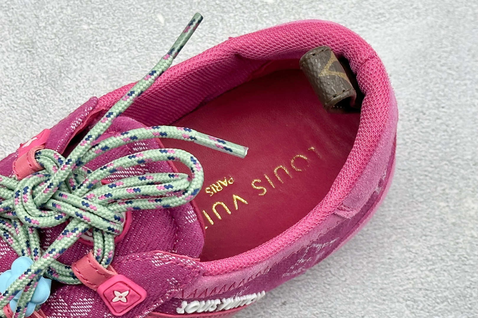LOUIS VUITTON lv Sneakerina 2026 早春发布新款德训鞋芭蕾舞鞋 采用 Sacchetto LOUIS VUITTON lv Sneakerina 2026 早春发布新款德训鞋芭蕾舞鞋 采用 Sacchetto