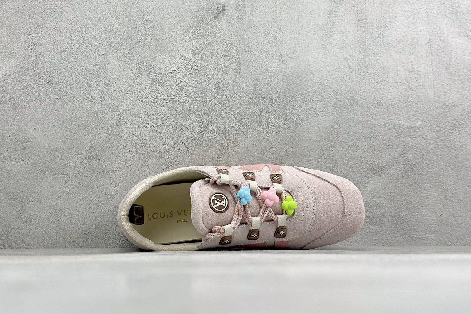LOUIS VUITTON lv Sneakerina 2026 早春发布新款德训鞋芭蕾舞鞋 采用 Sacchetto LOUIS VUITTON lv Sneakerina 2026 早春发布新款德训鞋芭蕾舞鞋 采用 Sacchetto