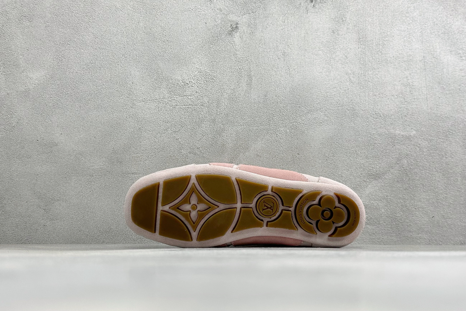 LOUIS VUITTON lv Sneakerina 2026 早春发布新款德训鞋芭蕾舞鞋 采用 Sacchetto LOUIS VUITTON lv Sneakerina 2026 早春发布新款德训鞋芭蕾舞鞋 采用 Sacchetto