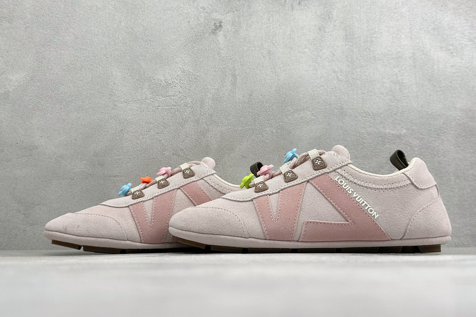 LOUIS VUITTON lv Sneakerina 2026 早春发布新款德训鞋芭蕾舞鞋 采用 Sacchetto LOUIS VUITTON lv Sneakerina 2026 早春发布新款德训鞋芭蕾舞鞋 采用 Sacchetto