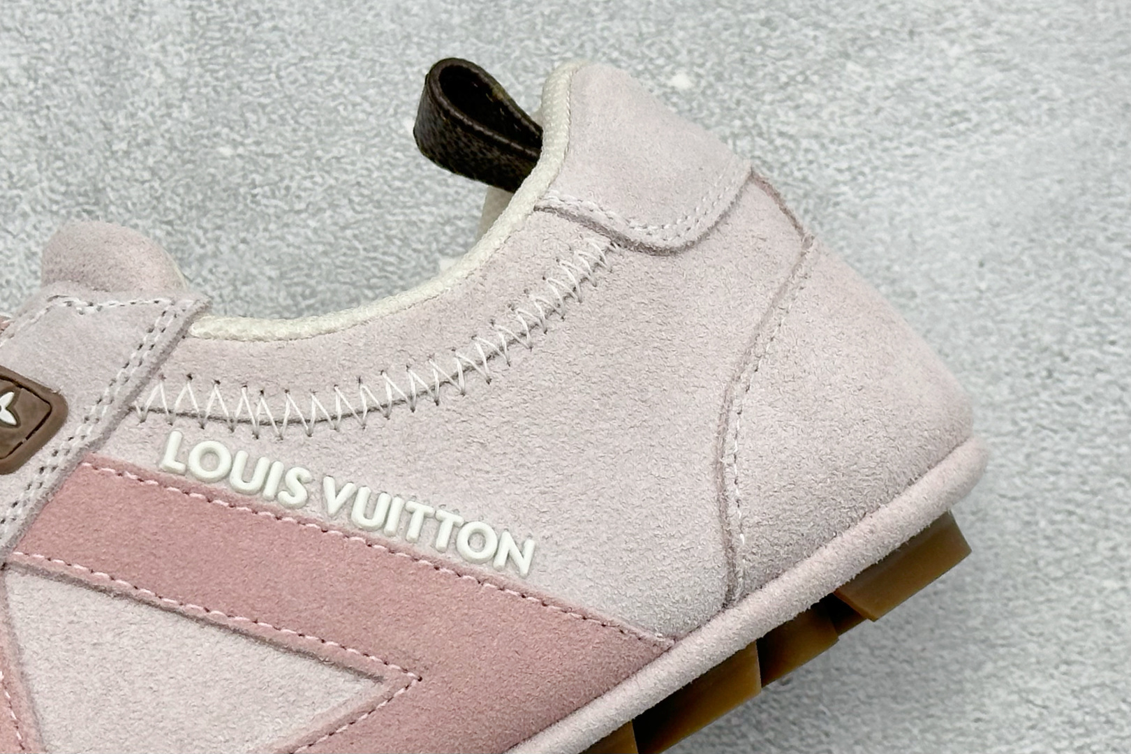 LOUIS VUITTON lv Sneakerina 2026 早春发布新款德训鞋芭蕾舞鞋 采用 Sacchetto LOUIS VUITTON lv Sneakerina 2026 早春发布新款德训鞋芭蕾舞鞋 采用 Sacchetto