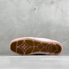 LOUIS VUITTON lv Sneakerina 2026 早春发布新款德训鞋芭蕾舞鞋 采用 Sacchetto LOUIS VUITTON lv Sneakerina 2026 早春发布新款德训鞋芭蕾舞鞋 采用 Sacchetto
