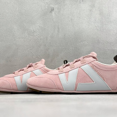 LOUIS VUITTON lv Sneakerina 2026 早春发布新款德训鞋芭蕾舞鞋 采用 Sacchetto LOUIS VUITTON lv Sneakerina 2026 早春发布新款德训鞋芭蕾舞鞋 采用 Sacchetto