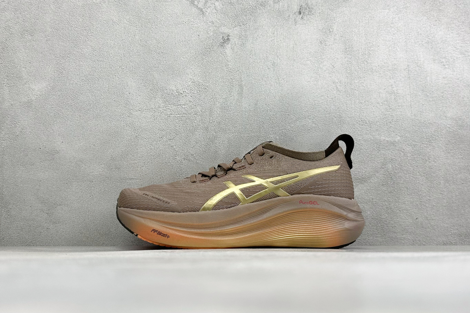 福利特价 Asics Gel-Nimbus 27 亚瑟士复古透气休闲鞋缓震耐磨跑步鞋 货号:1011B958-021 尺 福利特价 Asics Gel-Nimbus 27 亚瑟士复古透气休闲鞋缓震耐磨跑步鞋 货号:1011B958-021 尺