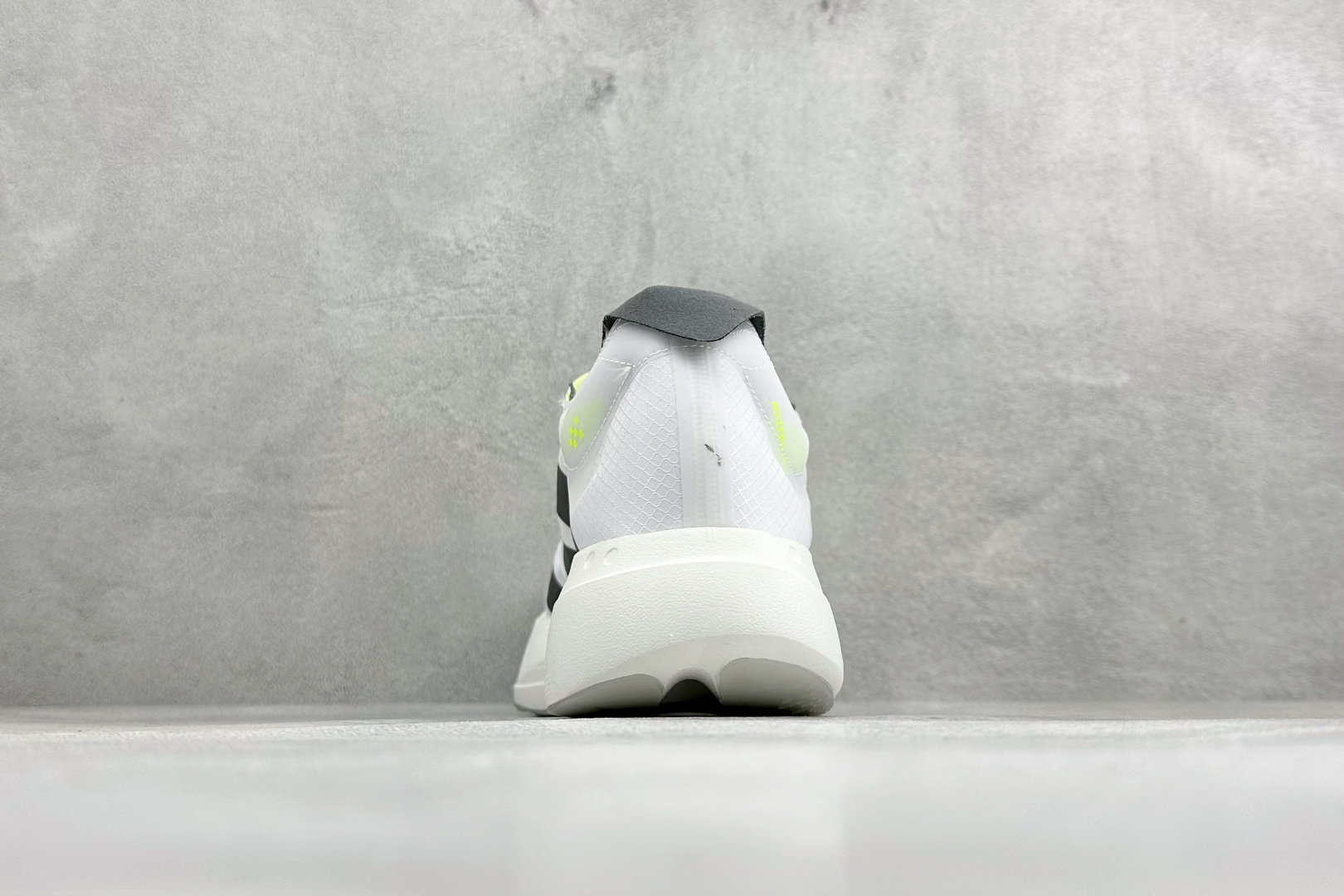 Adidas Adizero Adios 4 M 阿迪透气轻盈低帮跑步鞋 货号:KJ7036 尺码:36 36.5 37 Adidas Adizero Adios 4 M 阿迪透气轻盈低帮跑步鞋 货号:KJ7036 尺码:36 36.5 37