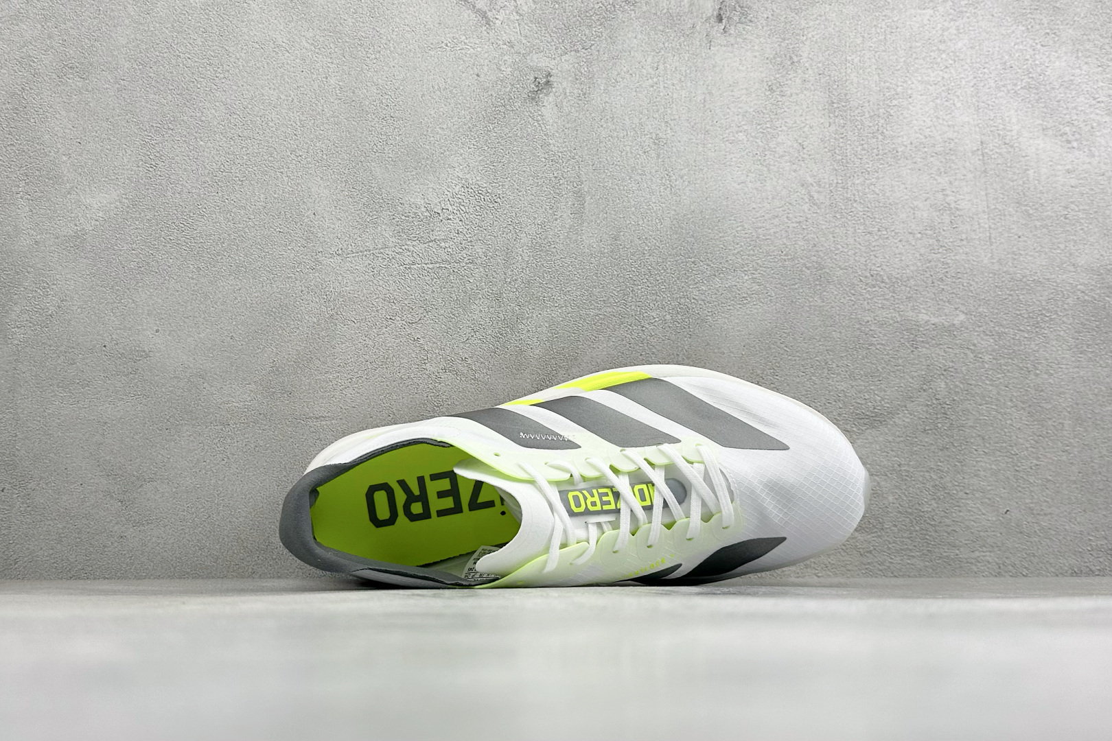 Adidas Adizero Adios 4 M 阿迪透气轻盈低帮跑步鞋 货号:KJ7036 尺码:36 36.5 37 Adidas Adizero Adios 4 M 阿迪透气轻盈低帮跑步鞋 货号:KJ7036 尺码:36 36.5 37