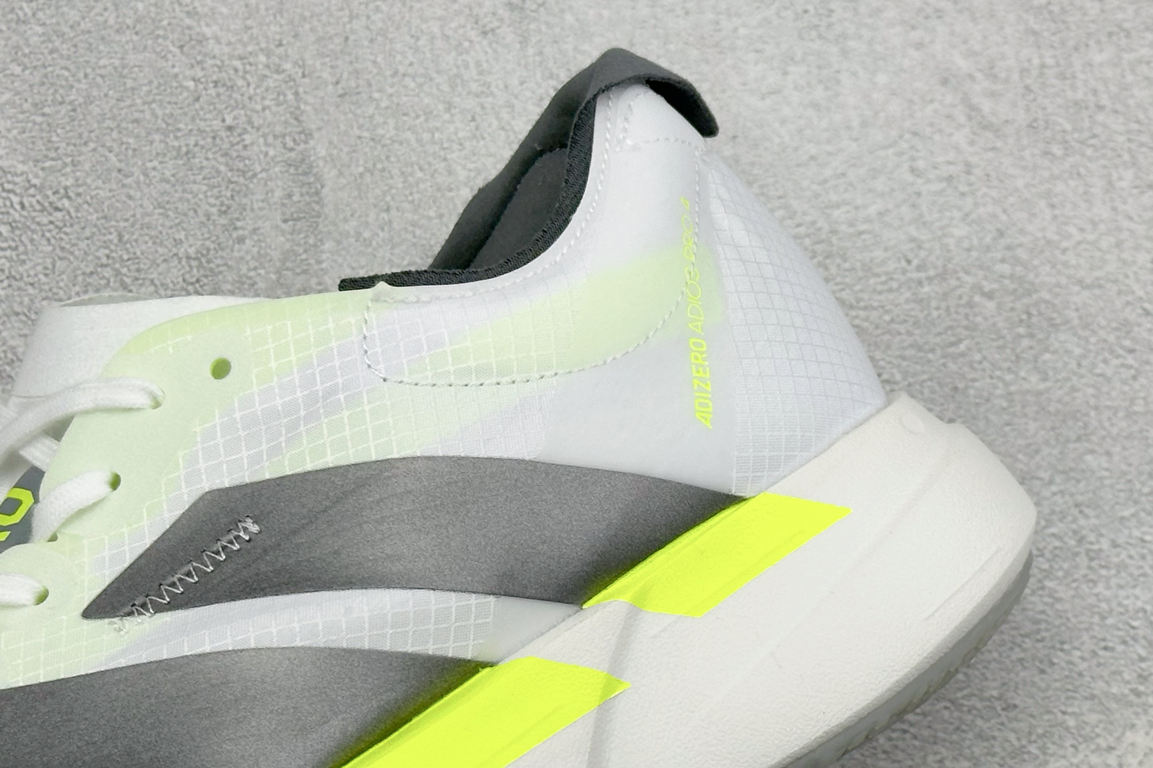 Adidas Adizero Adios 4 M 阿迪透气轻盈低帮跑步鞋 货号:KJ7036 尺码:36 36.5 37 Adidas Adizero Adios 4 M 阿迪透气轻盈低帮跑步鞋 货号:KJ7036 尺码:36 36.5 37