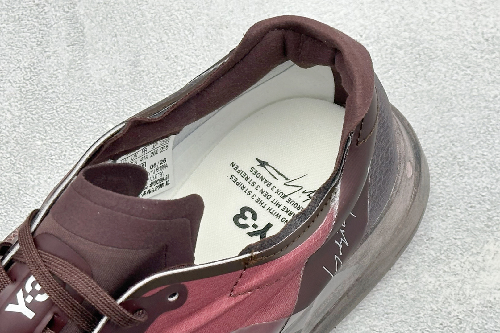 Ad Adizero Adios Pro4 竞训跑步鞋 搭配ENERGYRODS 2.0真碳柱,每一步都动力满满 鞋面 Ad Adizero Adios Pro4 竞训跑步鞋 搭配ENERGYRODS 2.0真碳柱,每一步都动力满满 鞋面