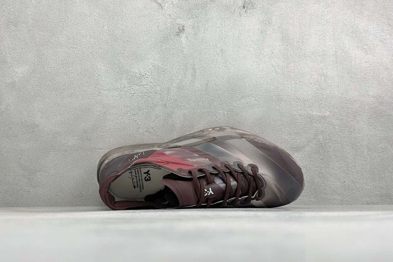 Ad Adizero Adios Pro4 竞训跑步鞋 搭配ENERGYRODS 2.0真碳柱,每一步都动力满满 鞋面 Ad Adizero Adios Pro4 竞训跑步鞋 搭配ENERGYRODS 2.0真碳柱,每一步都动力满满 鞋面