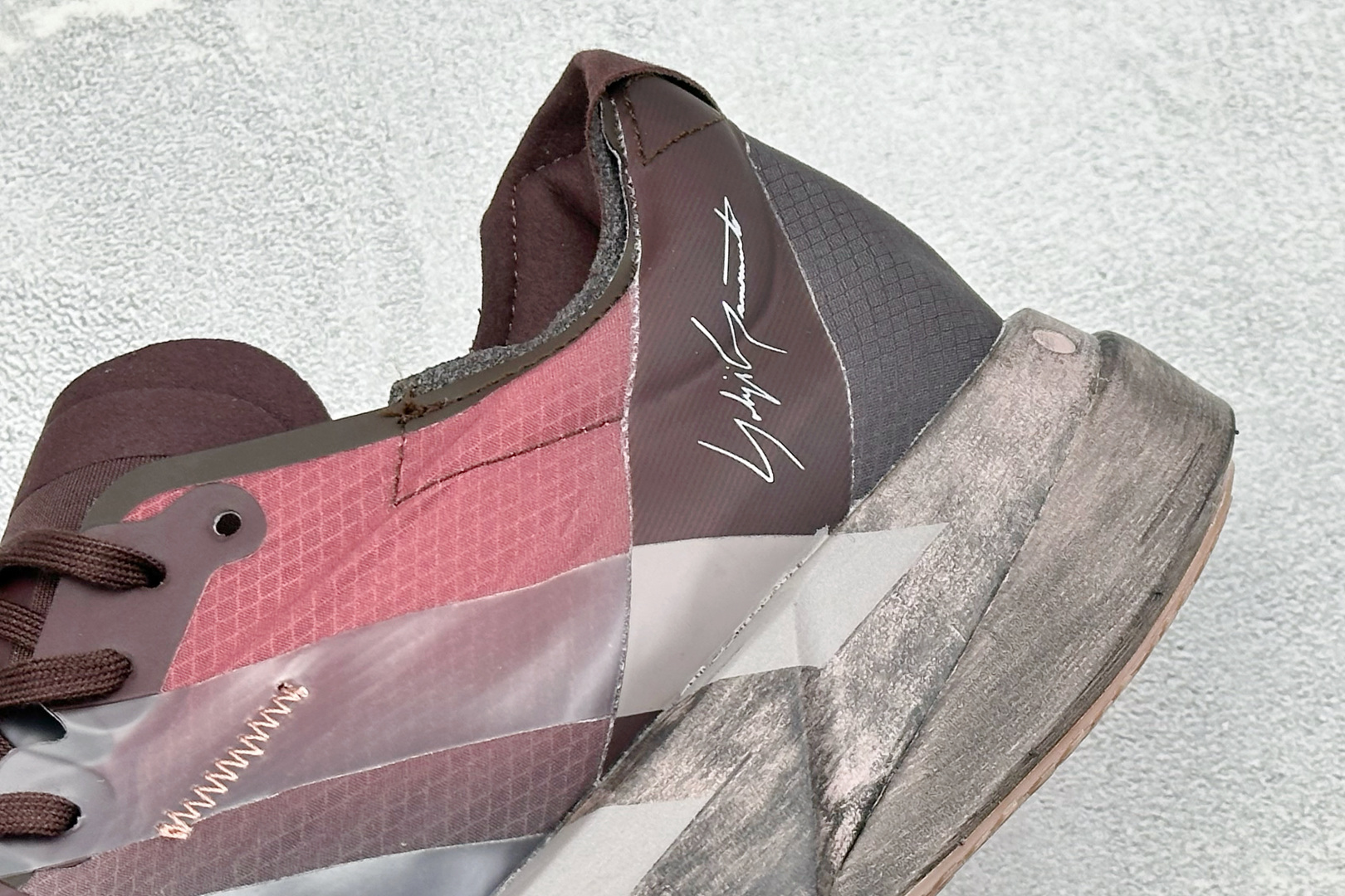 Ad Adizero Adios Pro4 竞训跑步鞋 搭配ENERGYRODS 2.0真碳柱,每一步都动力满满 鞋面 Ad Adizero Adios Pro4 竞训跑步鞋 搭配ENERGYRODS 2.0真碳柱,每一步都动力满满 鞋面