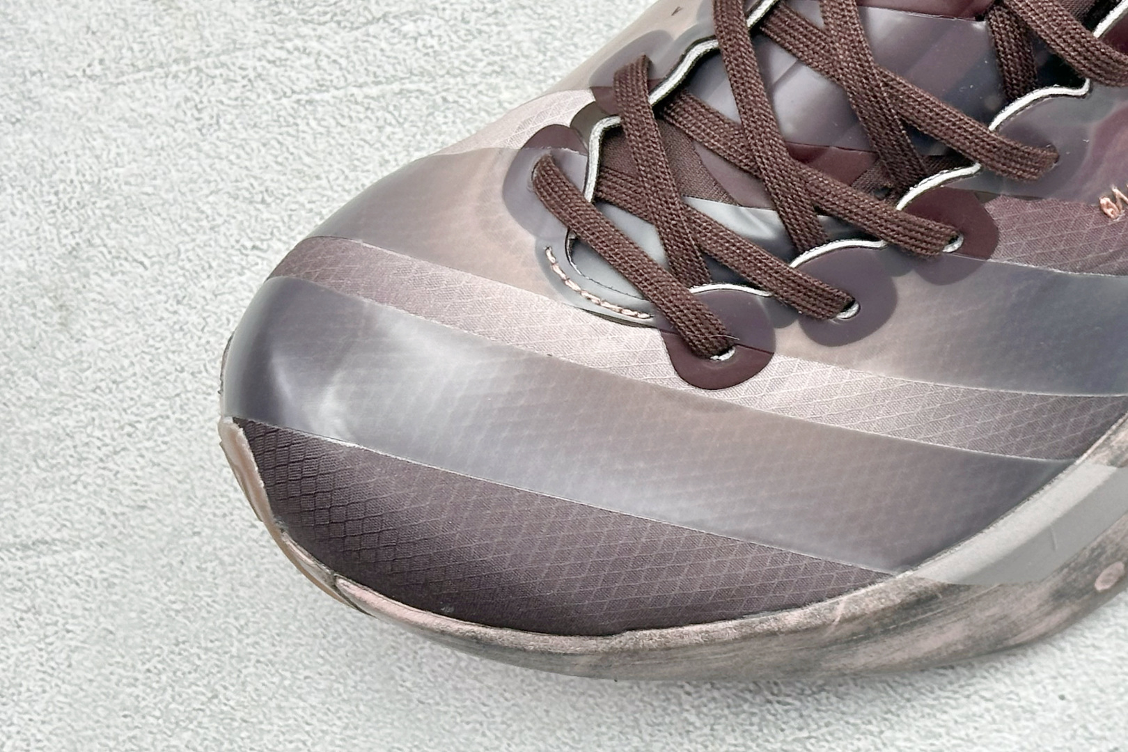 Ad Adizero Adios Pro4 竞训跑步鞋 搭配ENERGYRODS 2.0真碳柱,每一步都动力满满 鞋面 Ad Adizero Adios Pro4 竞训跑步鞋 搭配ENERGYRODS 2.0真碳柱,每一步都动力满满 鞋面