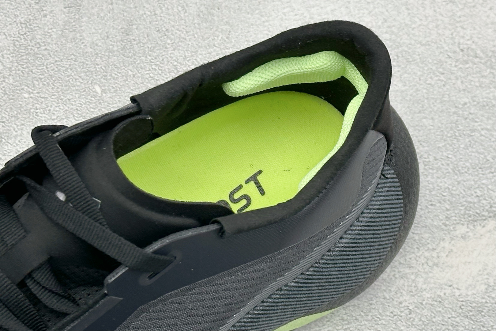 Adidas HyperBoost Edge M 阿迪达斯全新爆米花透气缓震跑步鞋 货号:KI1937 尺码:36 36 Adidas HyperBoost Edge M 阿迪达斯全新爆米花透气缓震跑步鞋 货号:KI1937 尺码:36 36