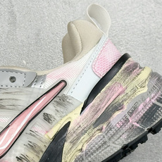 Nike V2 RNR 复古做旧 解构绑带 舒适百搭防滑耐磨 低帮跑步鞋 舒适有型适合日常穿着 该鞋款延续千禧年经典设计 Nike V2 RNR 复古做旧 解构绑带 舒适百搭防滑耐磨 低帮跑步鞋 舒适有型适合日常穿着 该鞋款延续千禧年经典设计