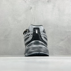 NIKE INITIATOR创始者系列 复古休闲运动舒适跑鞋 采用透气网眼鞋面和支撑覆盖层,自然运动设计的Phlyon中 NIKE INITIATOR创始者系列 复古休闲运动舒适跑鞋 采用透气网眼鞋面和支撑覆盖层,自然运动设计的Phlyon中