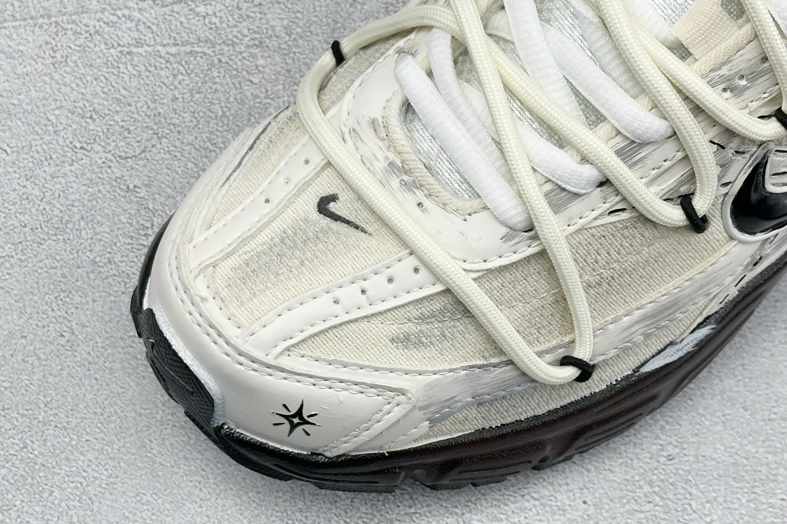 NIKE INITIATOR创始者系列 复古休闲运动舒适跑鞋 采用透气网眼鞋面和支撑覆盖层,自然运动设计的Phlyon中 NIKE INITIATOR创始者系列 复古休闲运动舒适跑鞋 采用透气网眼鞋面和支撑覆盖层,自然运动设计的Phlyon中
