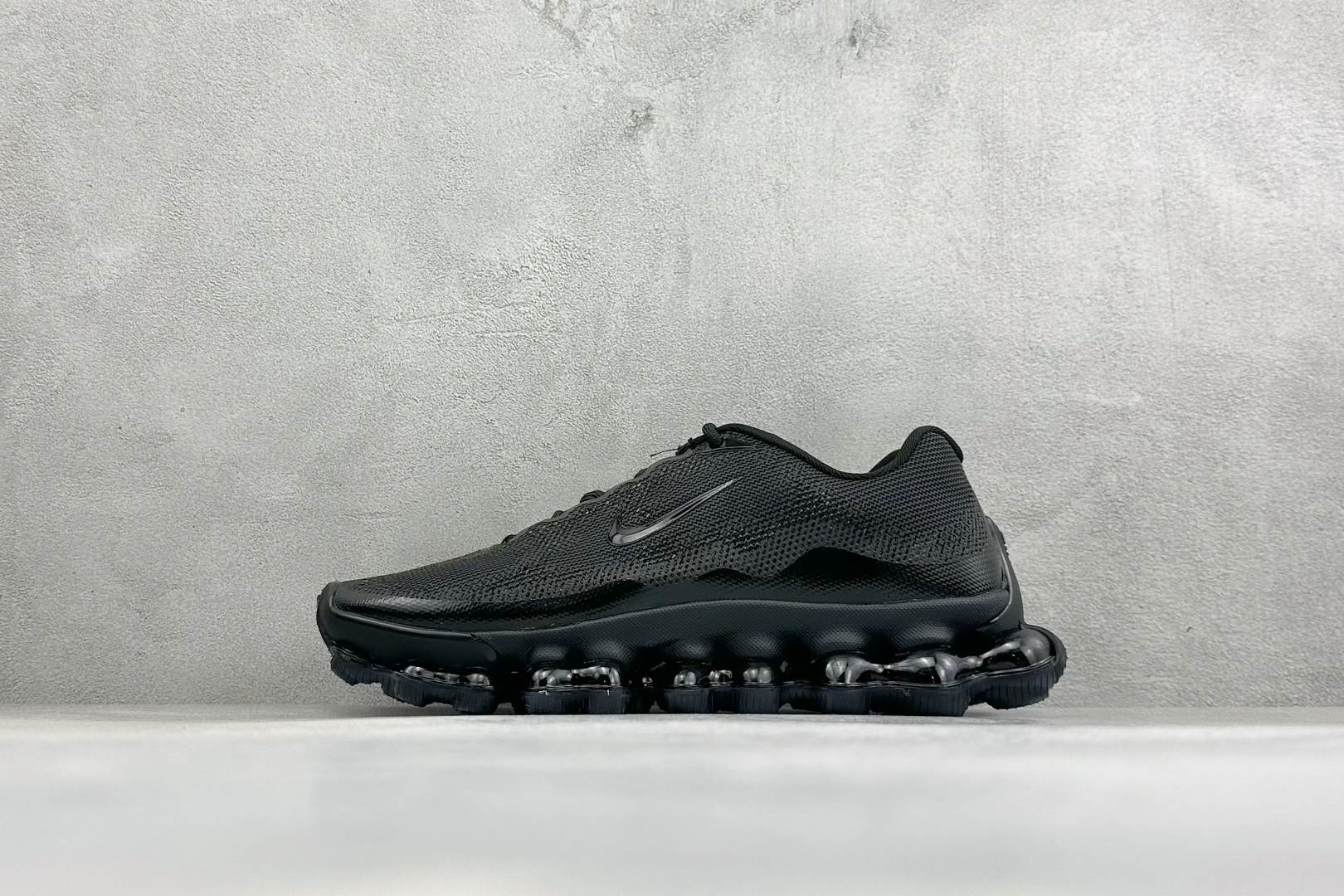 福利特价 Nike Air Liquid Max 耐克 舒适贴合 耐磨防滑 全掌气垫缓震 低帮运动跑步鞋 时尚舒适的穿着