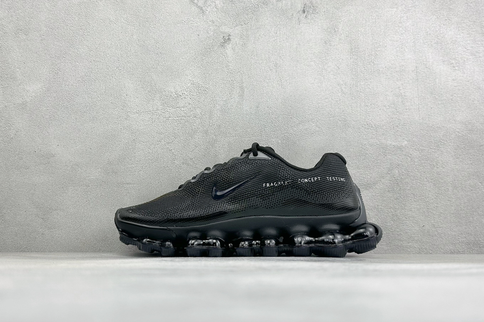 福利特价 Nike Air Liquid Max 耐克 舒适贴合 耐磨防滑 全掌气垫缓震 低帮运动跑步鞋 时尚舒适的穿着