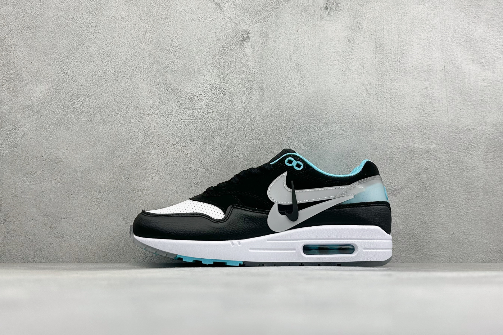 Nike Air Max 1 耐克半掌气垫复古跑步鞋 货号:FZ3590-268 尺码:36 36.5 37.5 38 Nike Air Max 1 耐克半掌气垫复古跑步鞋 货号:FZ3590-268 尺码:36 36.5 37.5 38