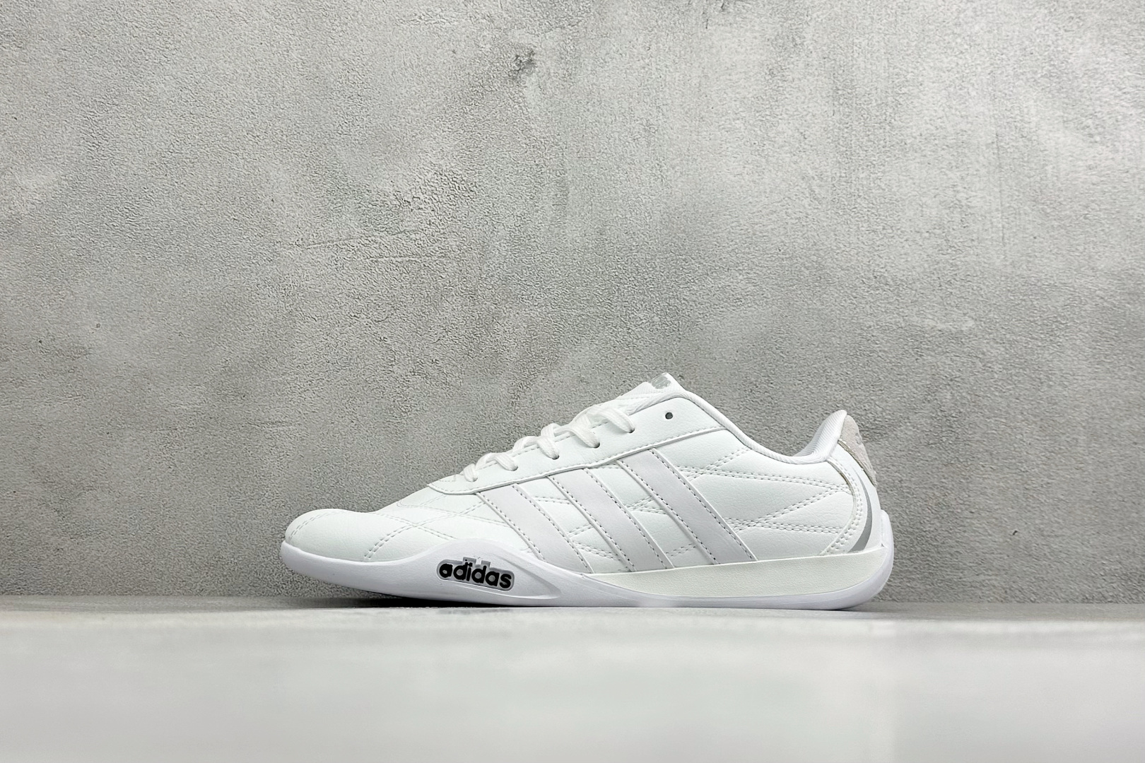 Adidas Adipista Trainers 防滑耐磨休闲鞋 货号 :HQ9161 尺码:36 36.5 37.5 Adidas Adipista Trainers 防滑耐磨休闲鞋 货号 :HQ9161 尺码:36 36.5 37.5