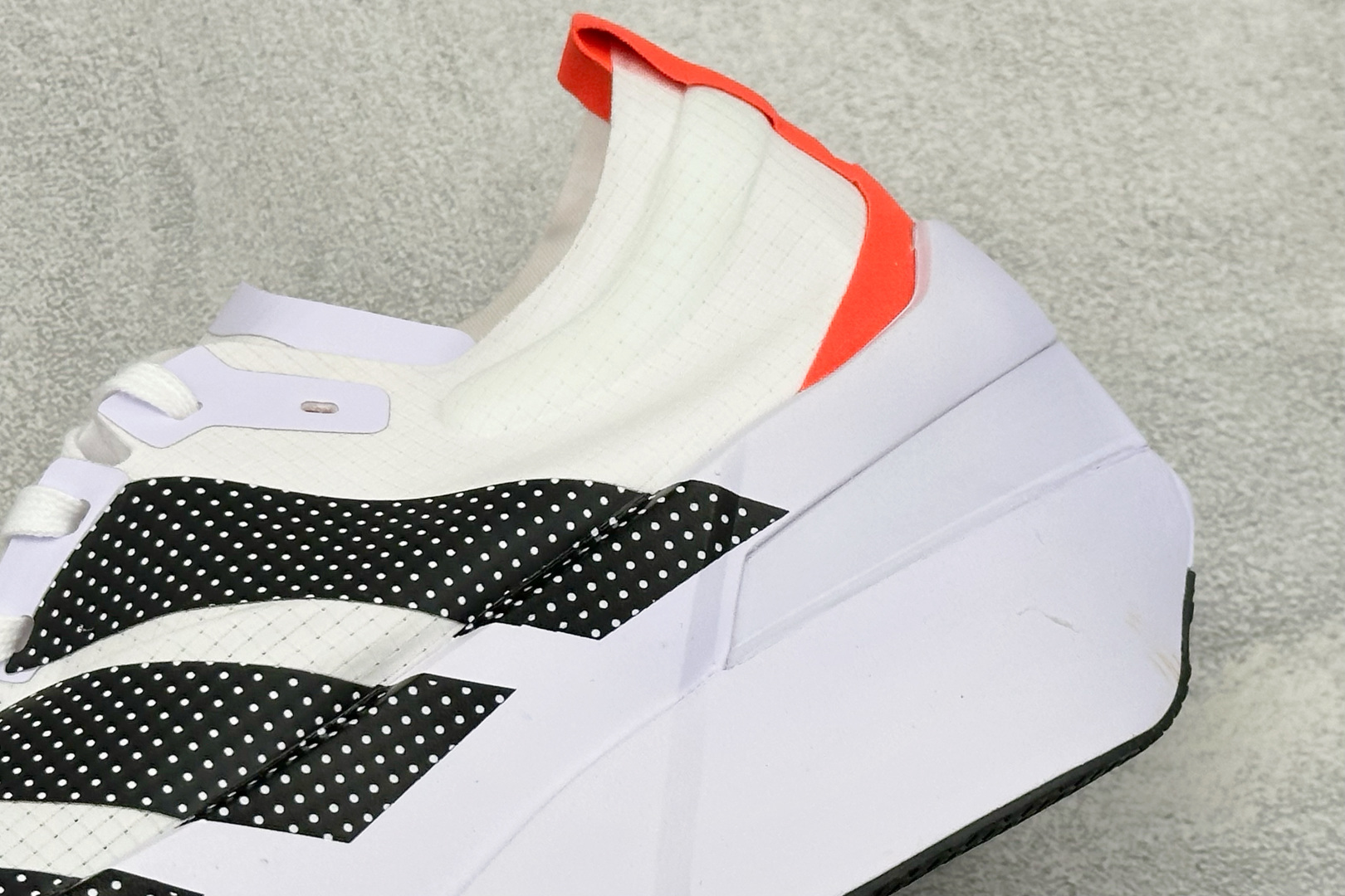 Adidas Adizero Prime X3 STRUNG 阿迪防滑耐磨舒适跑步鞋 货号：LA6215 尺码：40-4