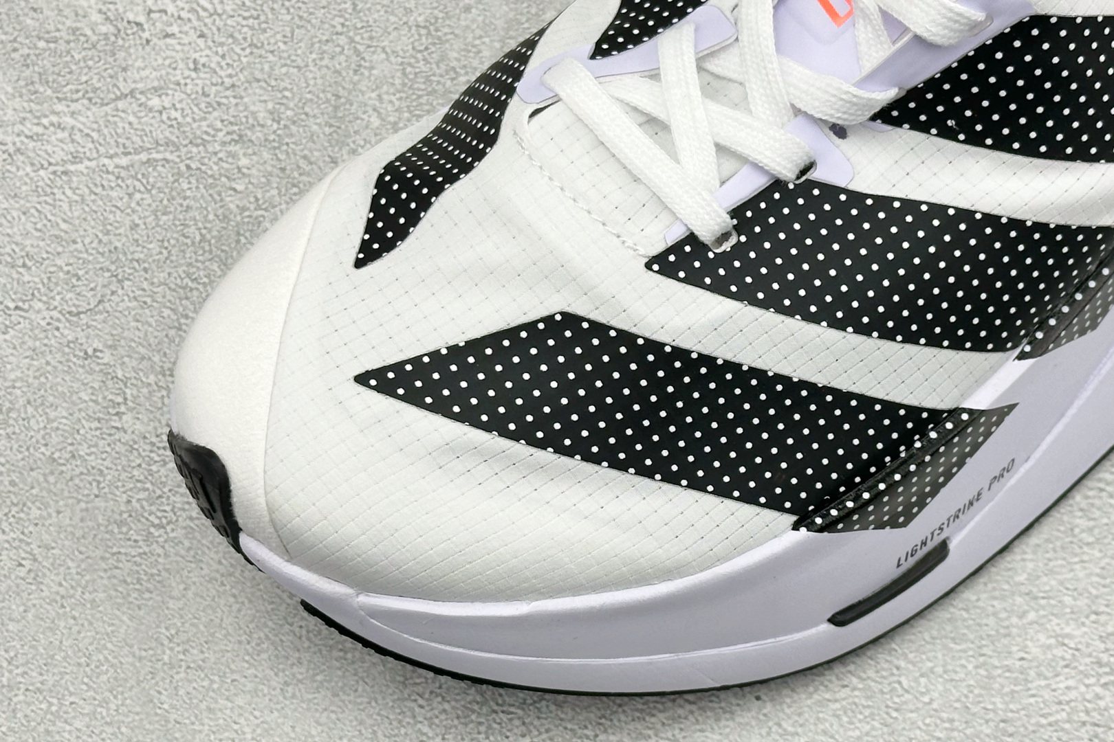 Adidas Adizero Prime X3 STRUNG 阿迪防滑耐磨舒适跑步鞋 货号：LA6215 尺码：40-4