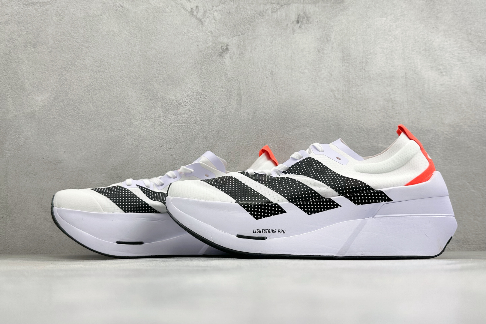 Adidas Adizero Prime X3 STRUNG 阿迪防滑耐磨舒适跑步鞋 货号：LA6215 尺码：40-4