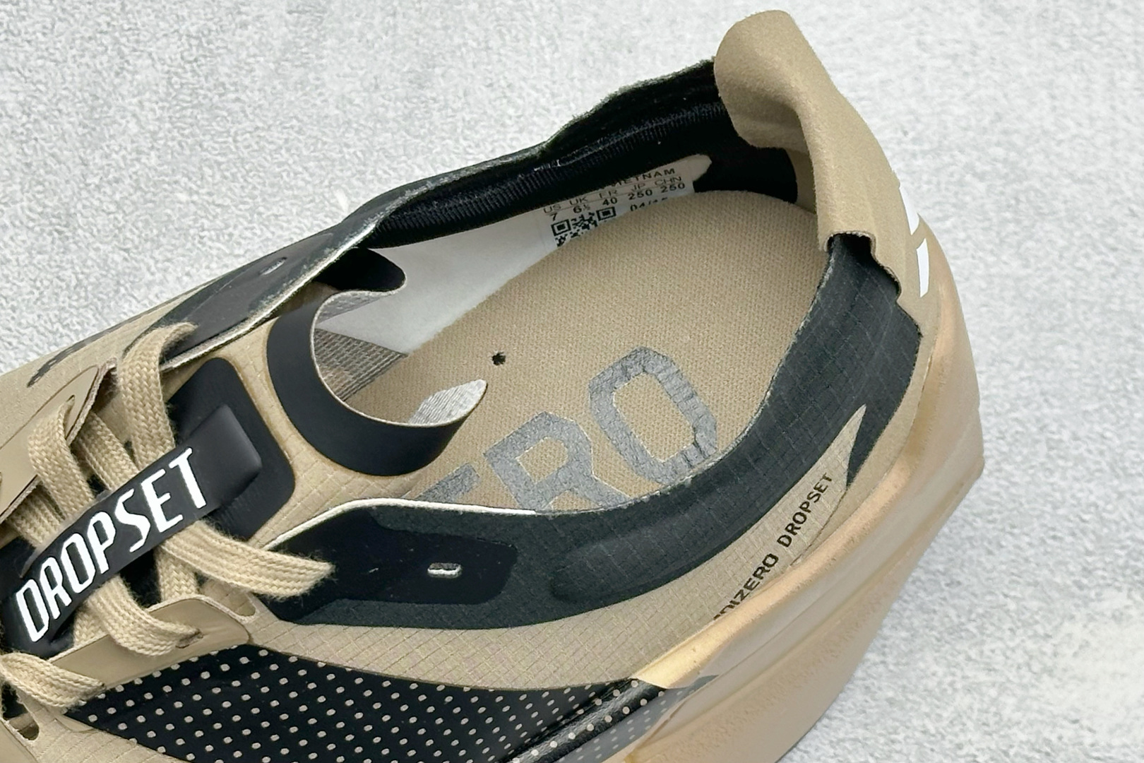 Adidas Adizero Prime X3 STRUNG 阿迪防滑耐磨舒适跑步鞋 货号：LA6219 尺码：40-4