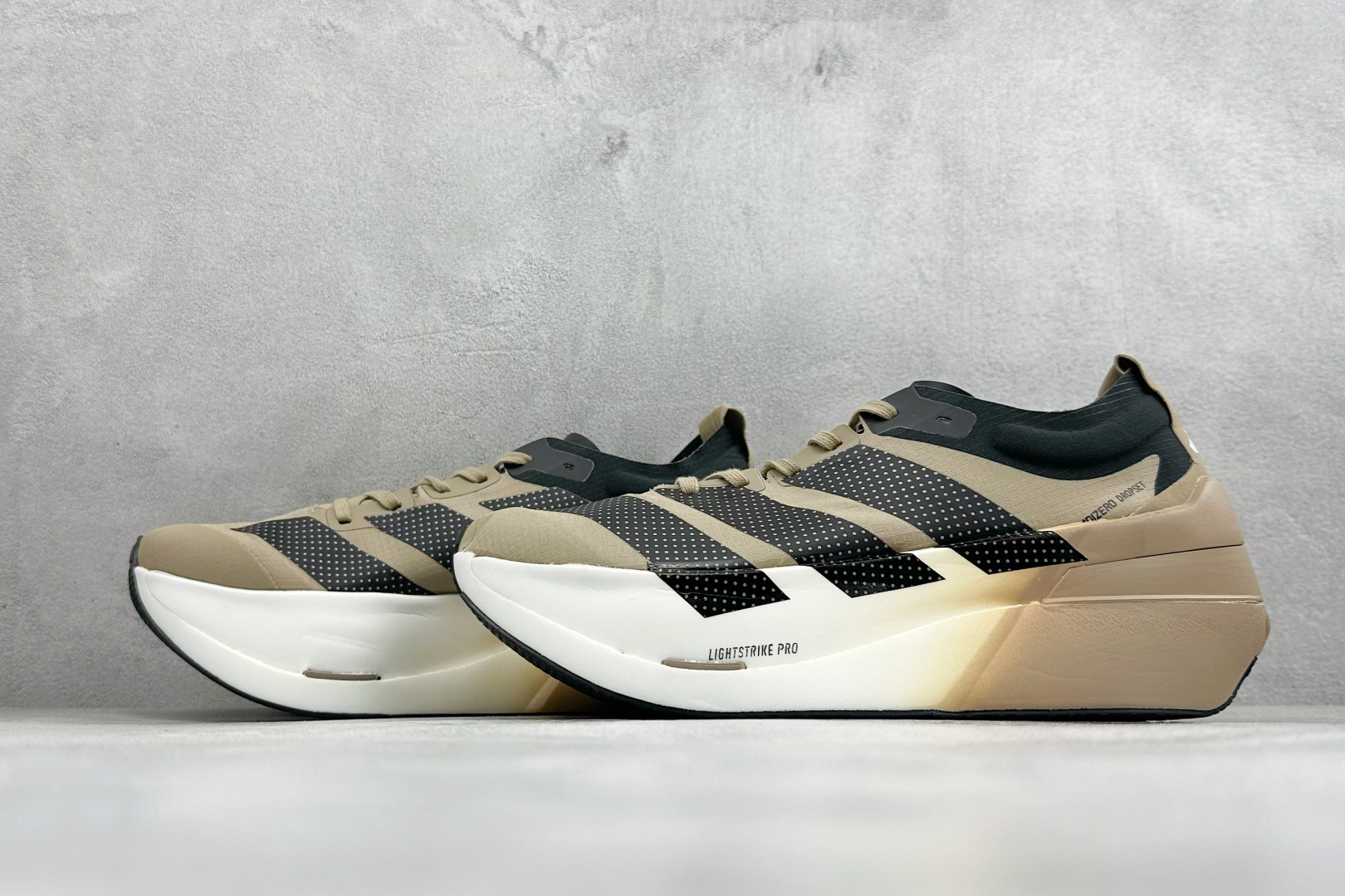 Adidas Adizero Prime X3 STRUNG 阿迪防滑耐磨舒适跑步鞋 货号：LA6219 尺码：40-4